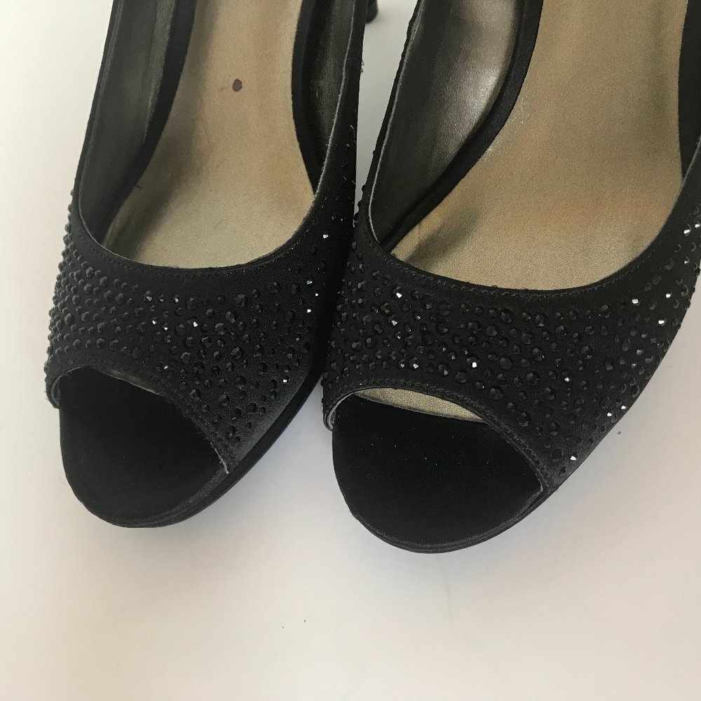 Bandolino black satin dress shoes 3 1/2 ' heels